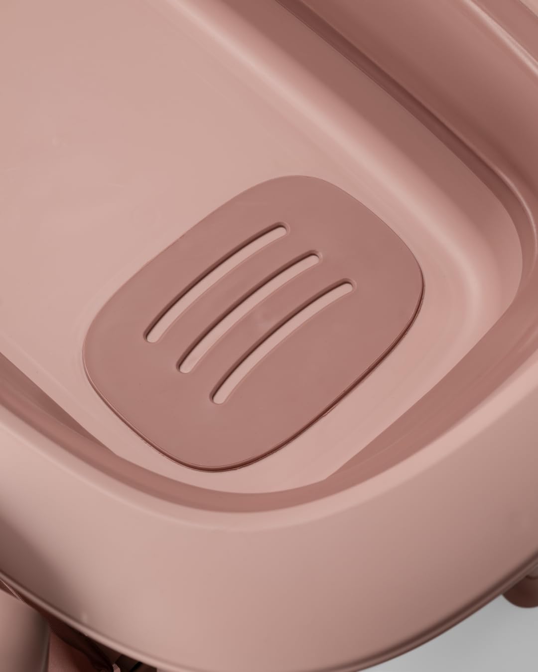 twistshake-babybadewanne-v2-set-faltbare-badewanne-mit-badekissen-sp-ler-30l-ros image 7
