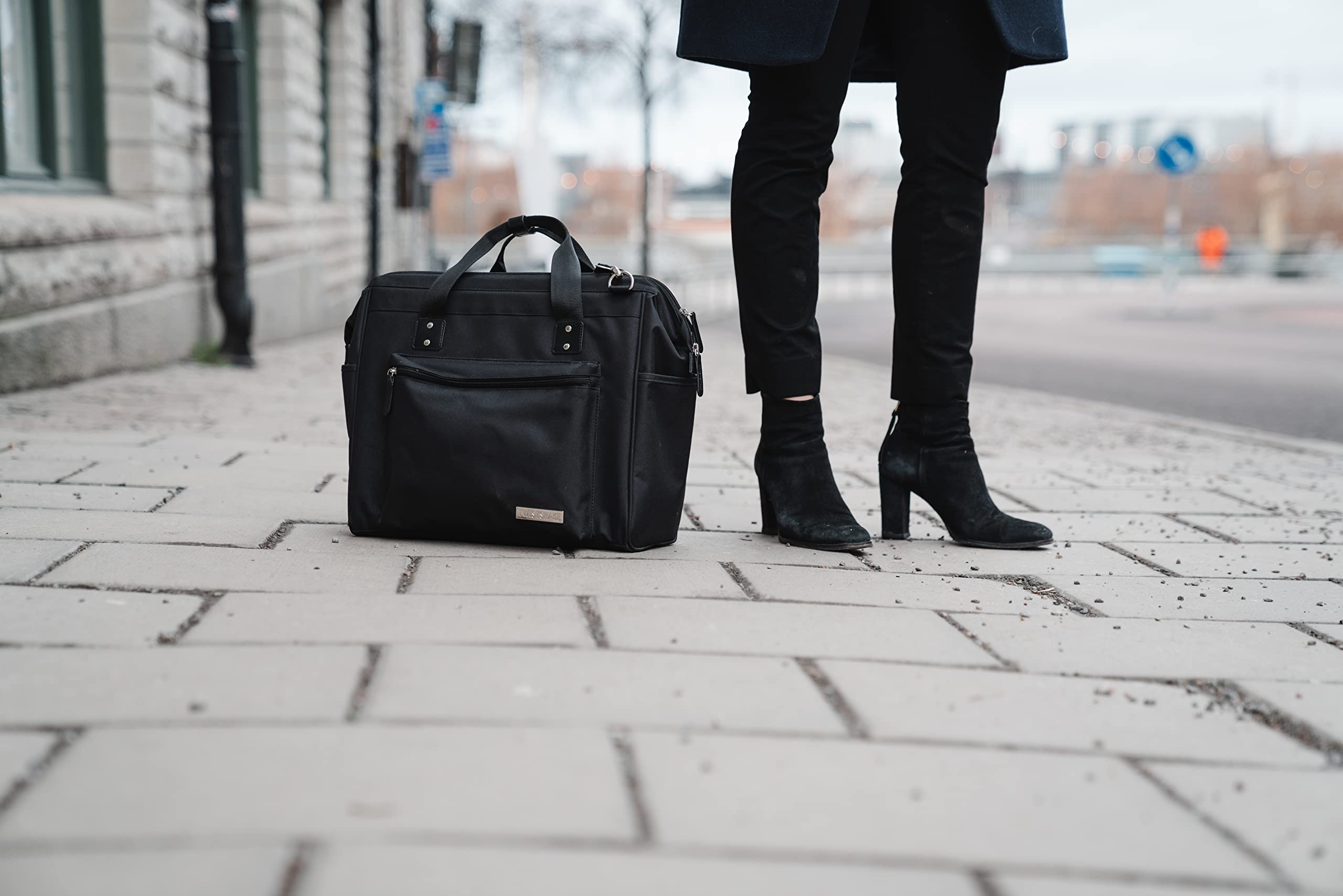 twistshake-wickeltasche-15-l-mit-wickelunterlage-und-babyflaschenf-cher-schwarz image 6