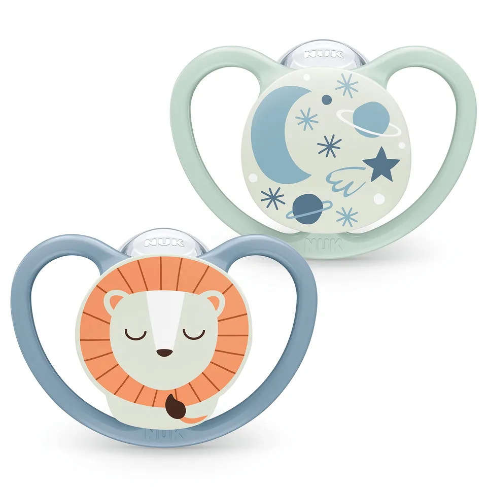nuk-space-night-babyschnuller-6-18-monate-leuchtet-im-dunkeln-silikon-l-we-2-st- image 1