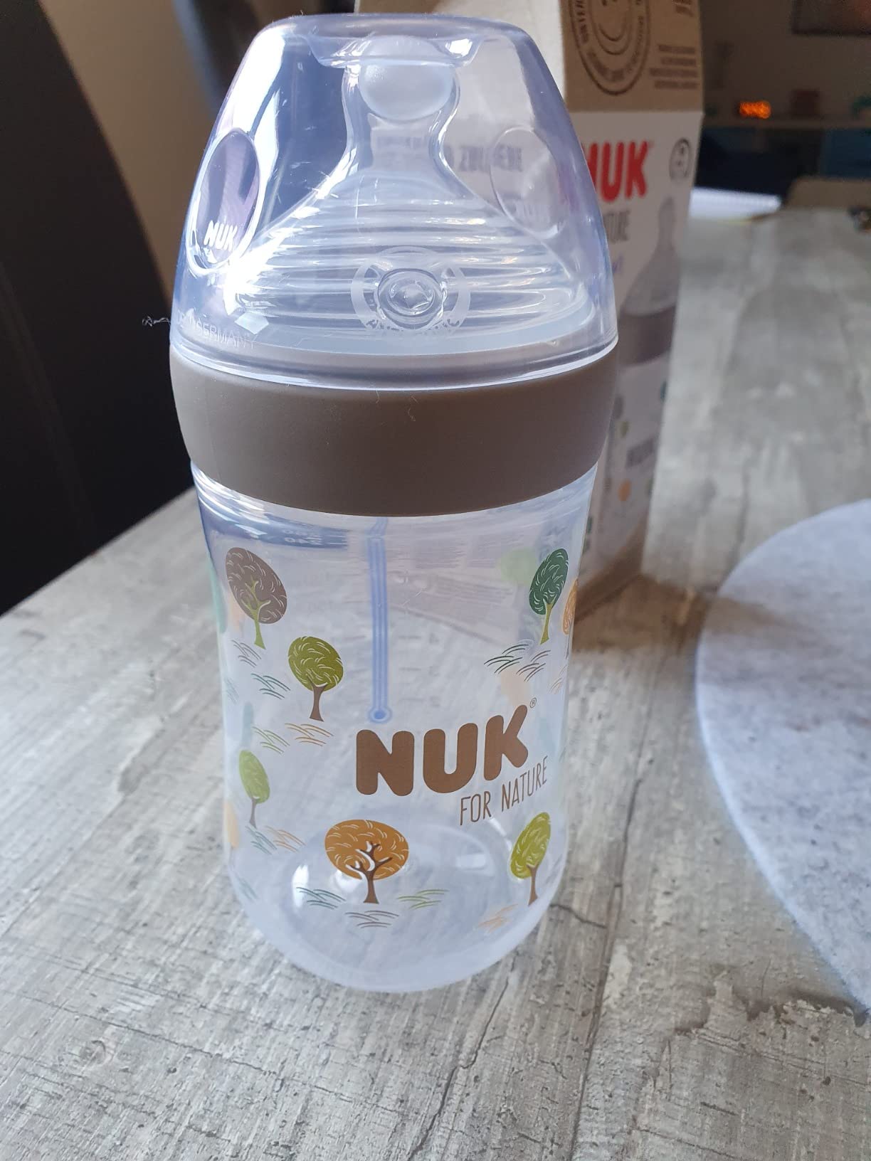 Baby trinkt entspannt