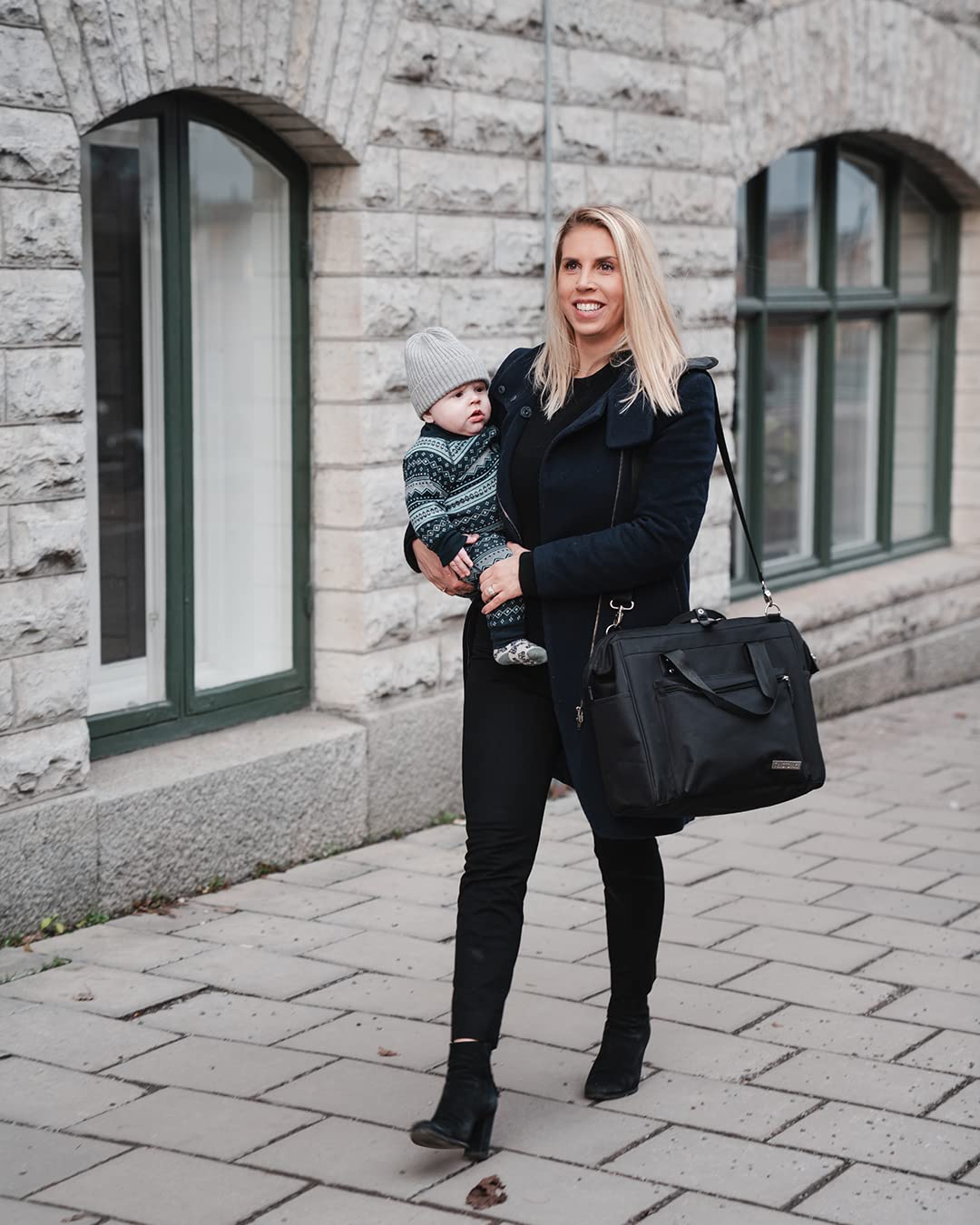 twistshake-wickeltasche-15-l-mit-wickelunterlage-und-babyflaschenf-cher-schwarz image 5