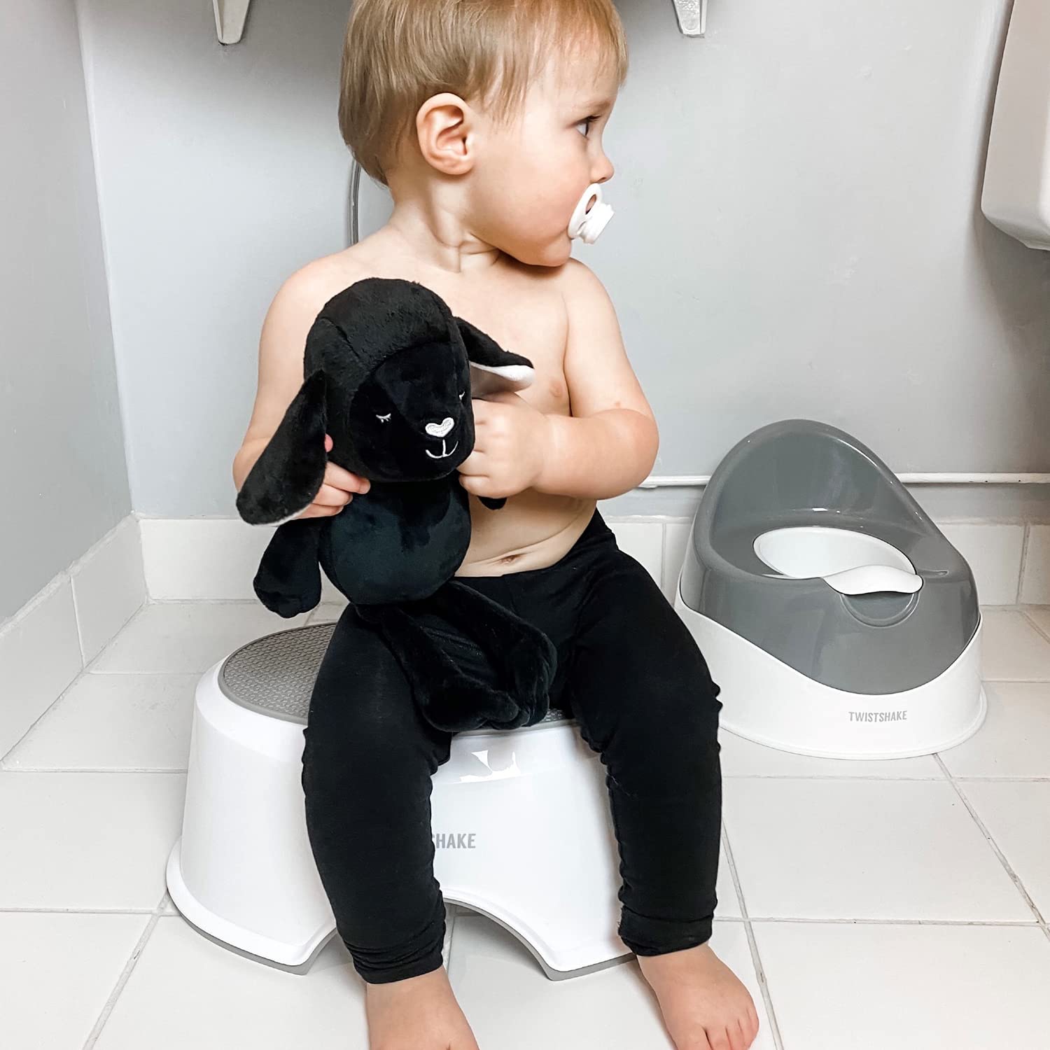 twistshake-rutschfestes-babyt-pfchen-leicht-tragbar-ergonomisch-wei-grau image 7