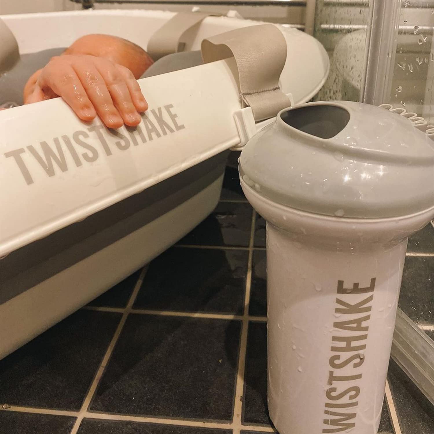 twistshake-baby-sp-lbecher-ergonomischer-badebecher-zum-haarewaschen-bpa-frei-sp image 6